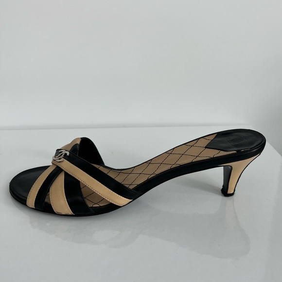 CHANEL Kitten heel slides. Sz 7.5 - Picture 6 of 9